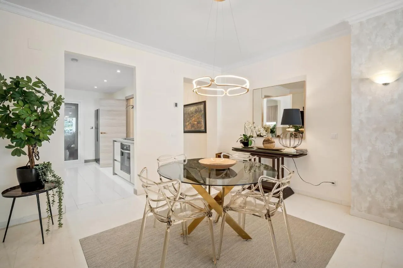 Apartamento De 2 Dormitorios En Las Gaviotas - Puerto Banus Marbella Apartment